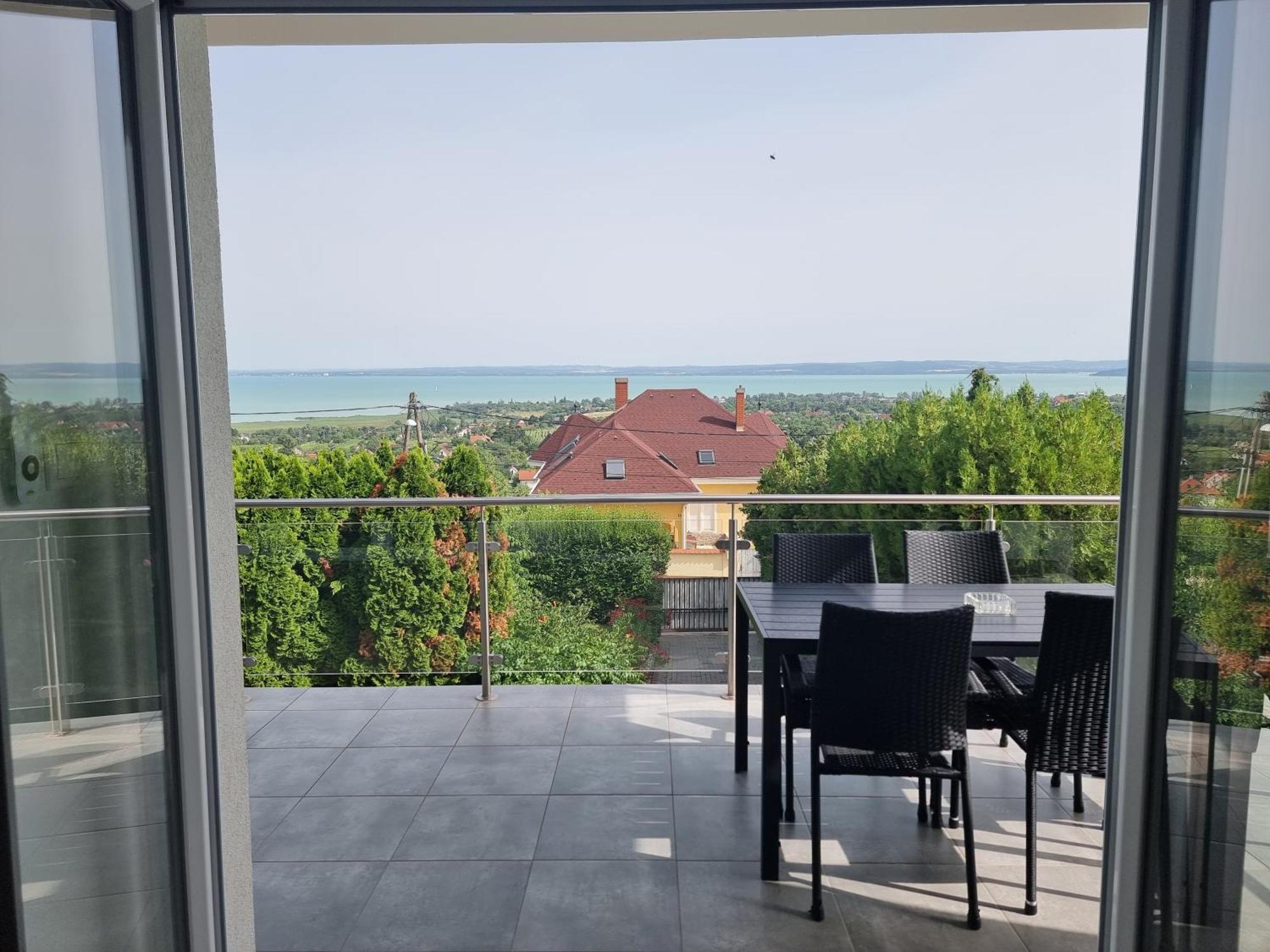 Lakeview Apartments Balatonfuered Exterior photo